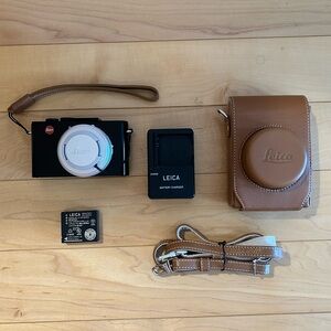 Leica D-Lux 6 camera and leather case